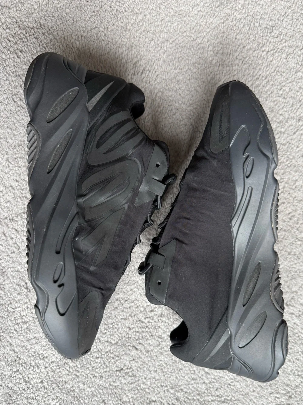 Yeezy 700 MNVN Triple Black - Picture 2 of 6